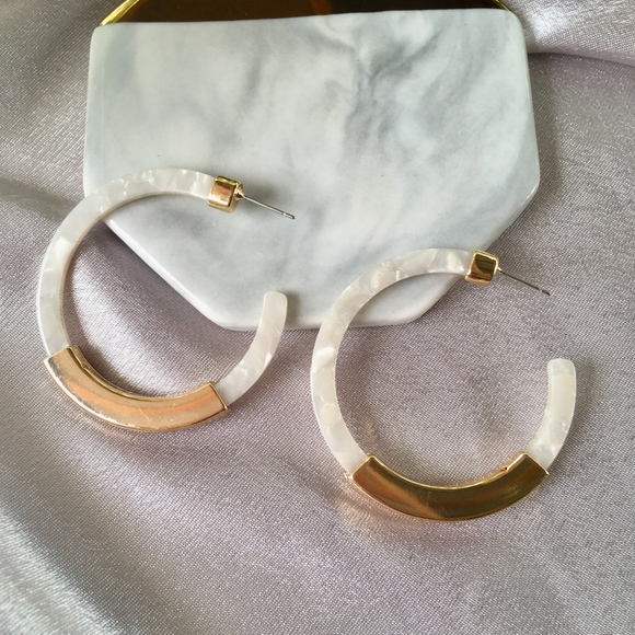 White Gold Bar Acrylic Tortoise Hoop Earrings - Picture 3 of 7